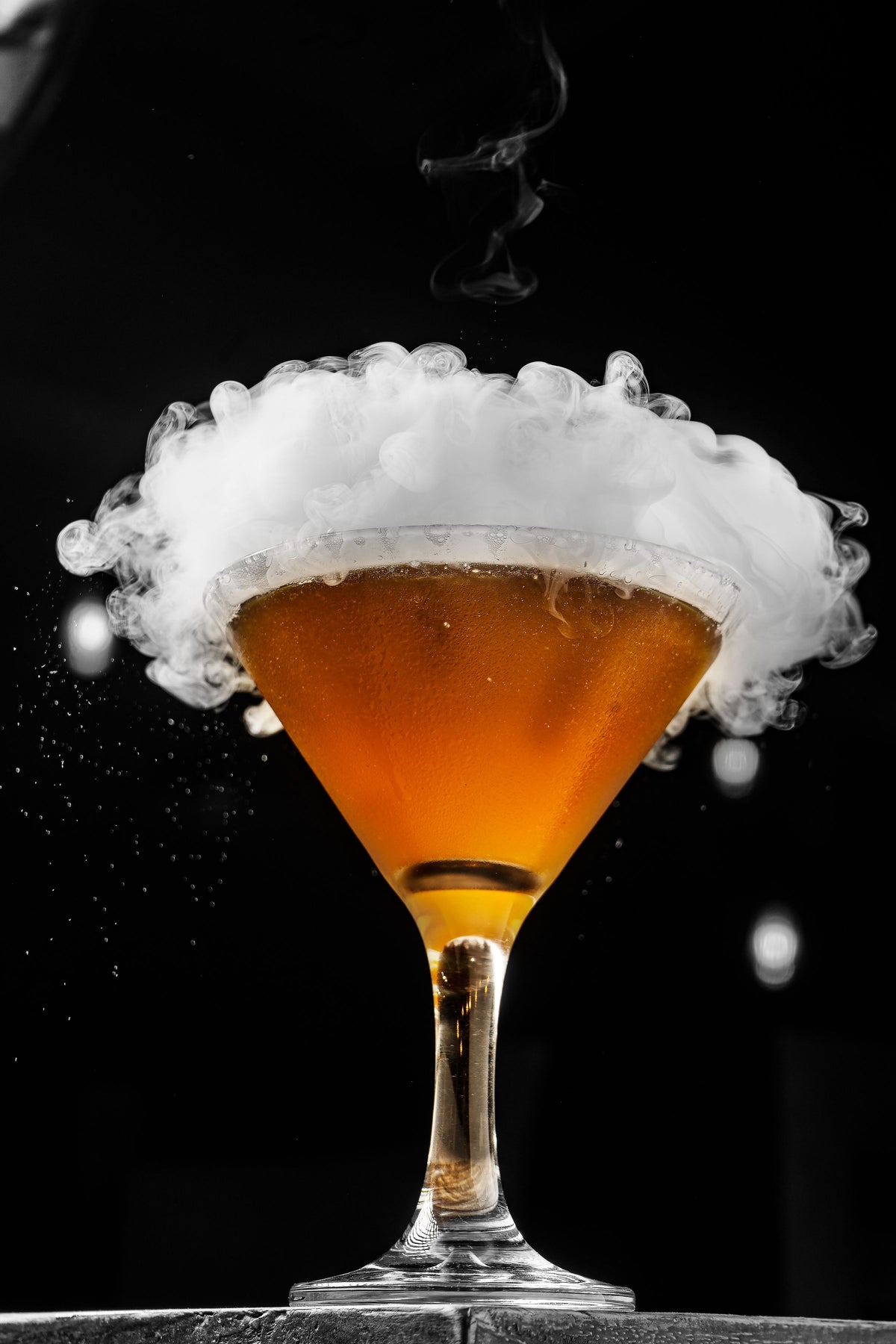 Smoked cocktail on a black background (Pexels, KKSR)